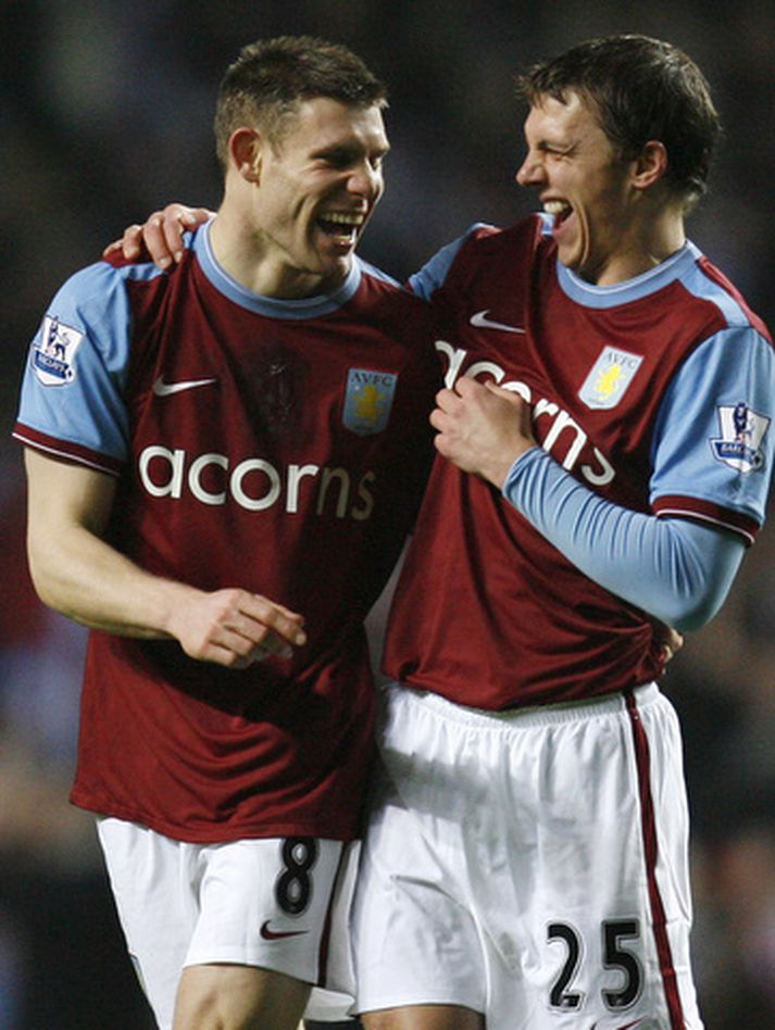 James Milner og Stephen Warnock fagna einu marki Aston Villa í kvöld.