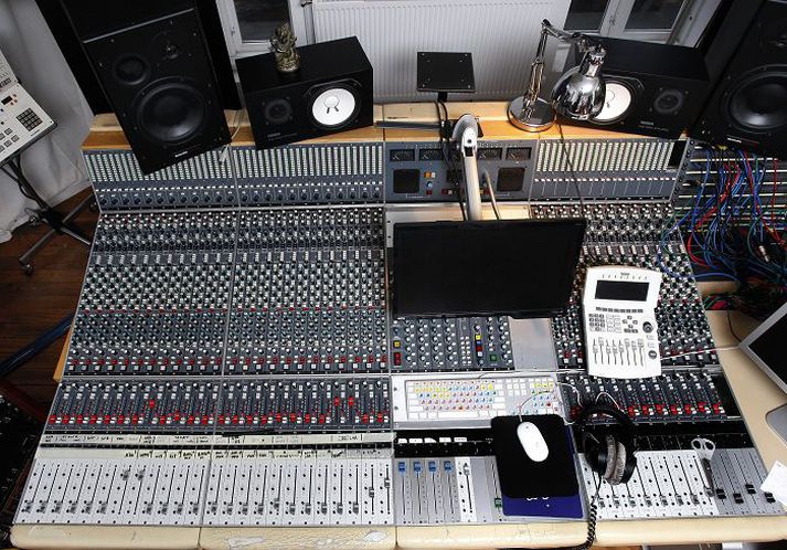 Í sundlauginni. Sigtryggur Baldursson segir að nokkur stúdíó hér á landi séu þegar vinsæl erlendis. Til dæmis Sundlaugin sem er í eigu SigurRósar.