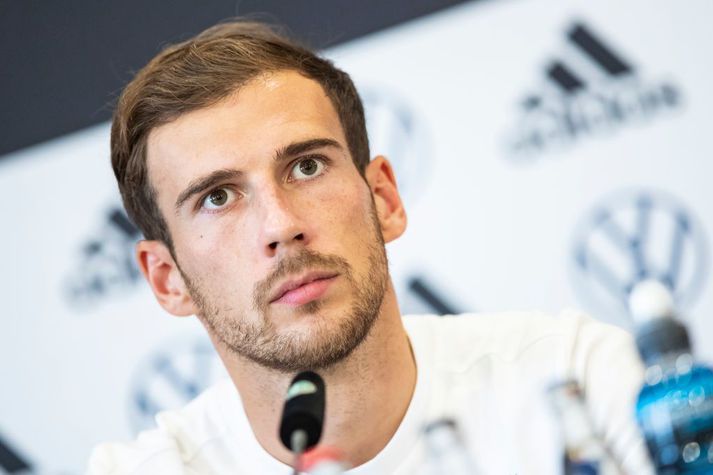 Leon Goretzka á blaðamannafundi í Stuttgart í dag.