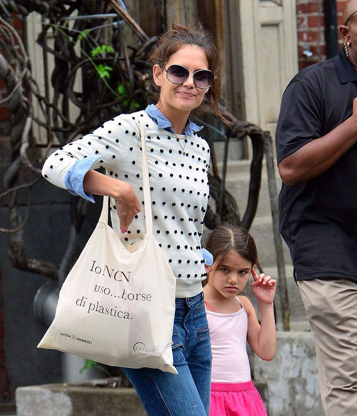 Fær meðlag
Katie Holmes fær um fjórar milljónir króna í meðlag á mánuði.
nordicphotos/getty