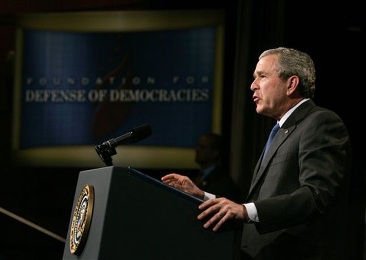Bush Bandaríkjaforseti flytur ræðu við George Washington háskóla í dag.