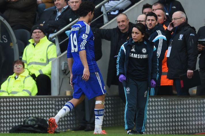 Eva hefur verið læknir Chelsea um árabil en hér ræðir hún við Diego Costa.