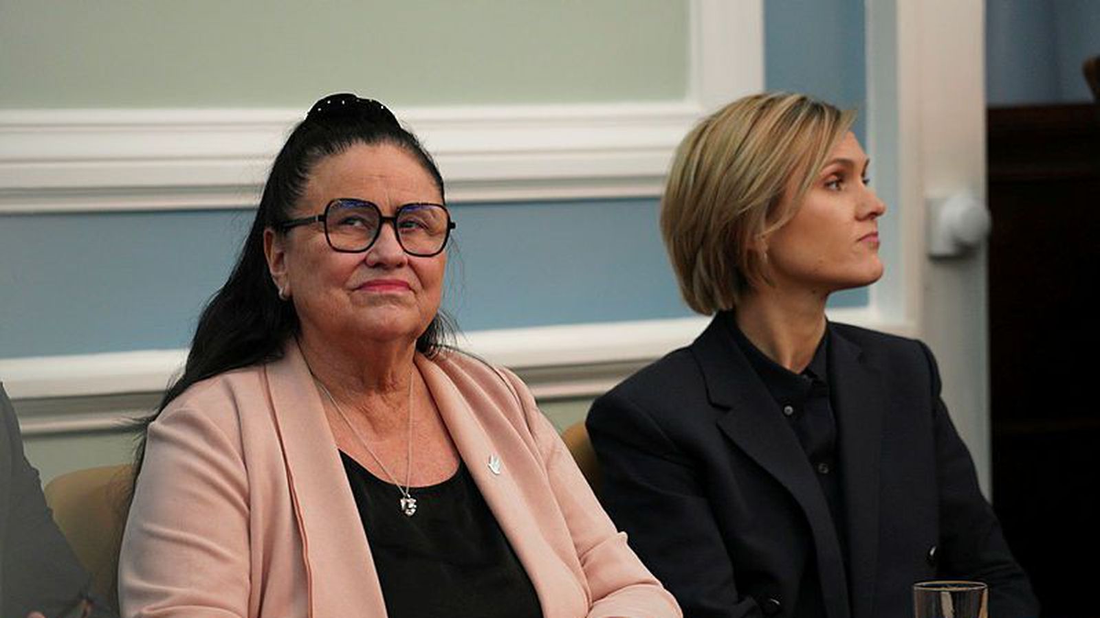 Bæjar­full­trúa í Grinda­vík mis­boðið: „Sleppið af okkur klónum“