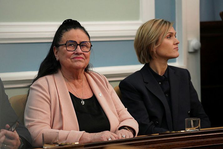 Inga Sæland, mennta- og barnamálaráðherra, og Kristrún Frostadóttir forsætisráðherra lofuðu öllu fögru á fundi ríkisstjórnar og bæjarstjórna Grindavíkur á Hótel Keflavík að sögn Birgittu.
