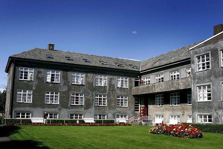 Sjúkraliðar á elliheimilinu Grund munu líkega leggja niður störf á mánudag.