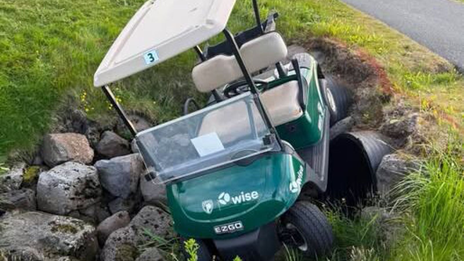 Nú mega yngri en 25 ára ekki leigja golfbíl