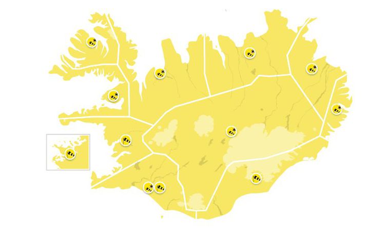 Austan stormur gengur yfir landið frá suðri til norðurs í nótt.