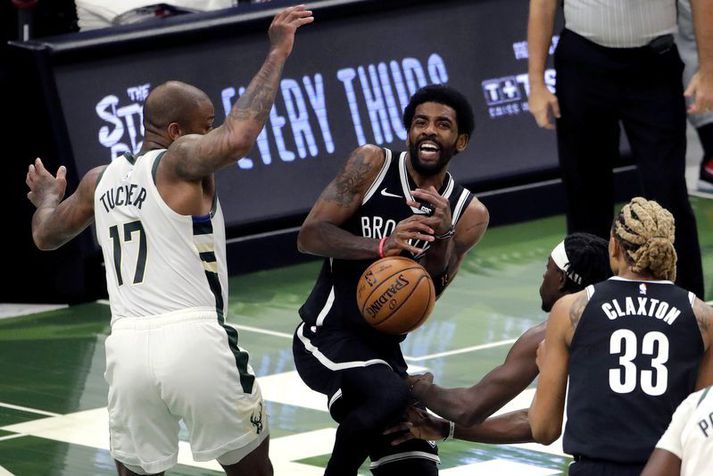 Kyrie Irving og félagar í Brooklyn Nets eru ekki að spila vel þessa dagana og stórleikur Irving dugði ekki í nótt.