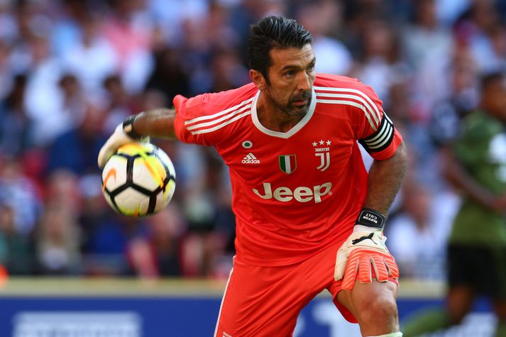 Gianluigi Buffon varði vítaspyrnu í dag.