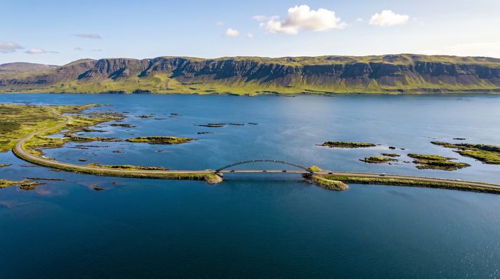 Brúin verður átta metrum yfir sjávarmáli. 