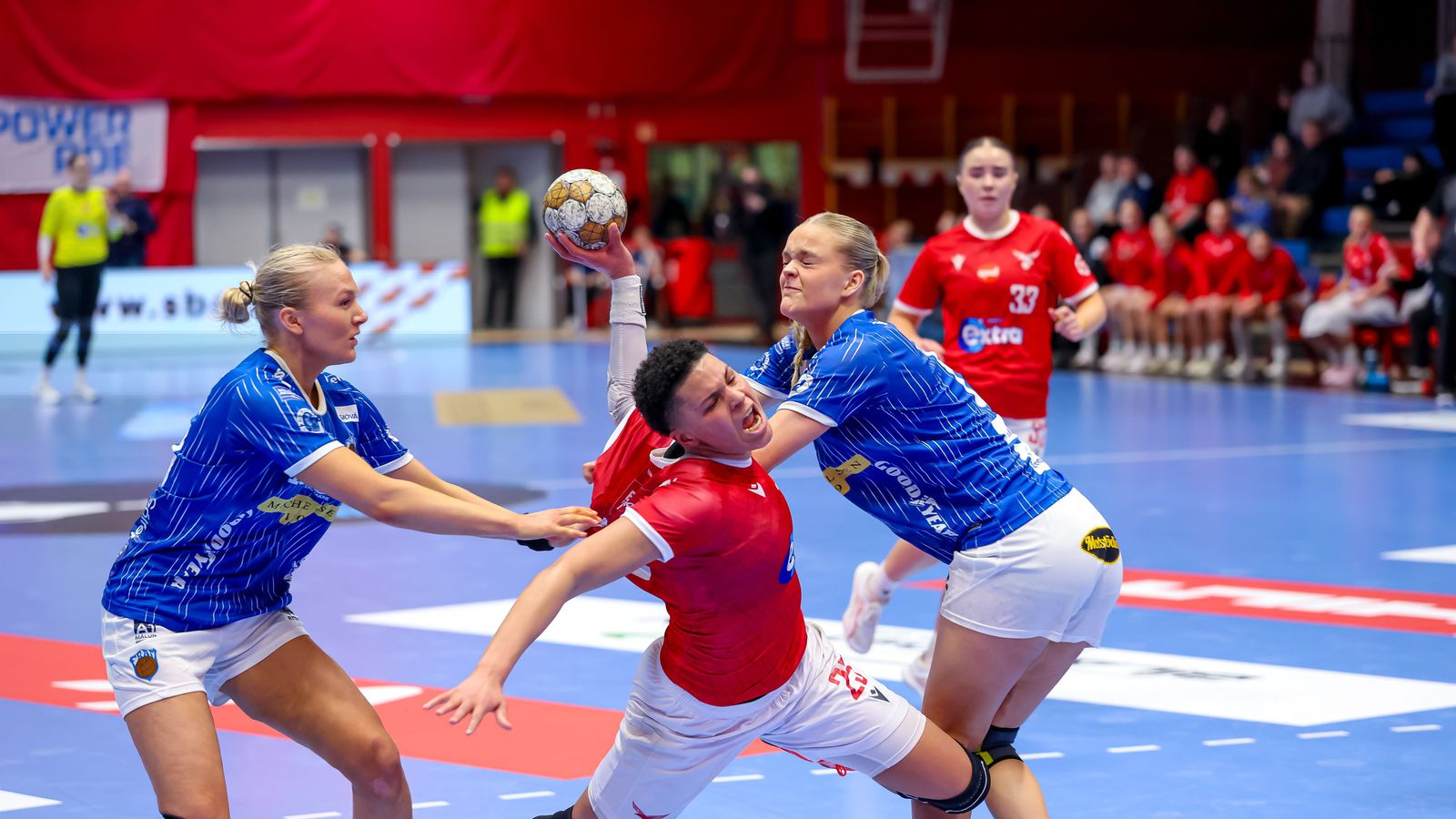 Upp­gjör: Valur-Fram 26-24 | Ó­trú­leg endur­koma meistaranna í fyrsta leik