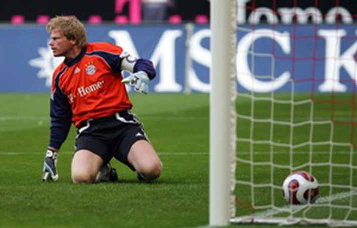 Oliver Kahn þurfti að sækja knöttinn í netið í dag, þungur á brún.