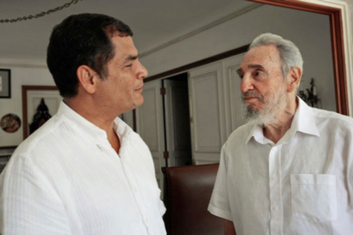 Rafael Correa forseti Ekvador á tali við Fídel um helgina.