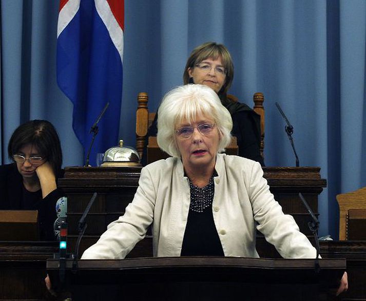 Engir ríkisstarfsmenn, utan forseta Íslands, eiga að hafa hærri laun en Jóhanna Sigurðardóttir forsætisráðherra samkvæmt lögum sem sett voru í sumar. Fréttablaðið/gva