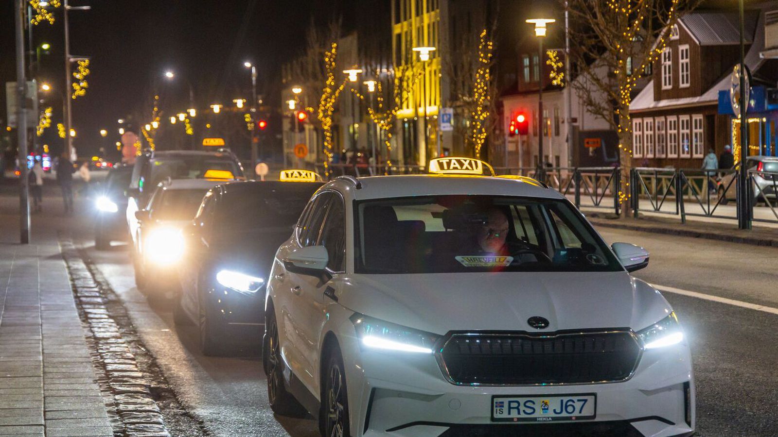 Leigu­bílar verði á lituðum nú­meraplötum