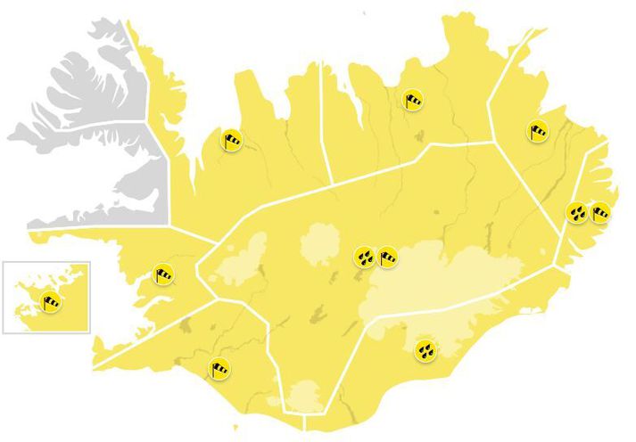 Gular veðurviðvaranir taka víðast hvar síðar í dag.
