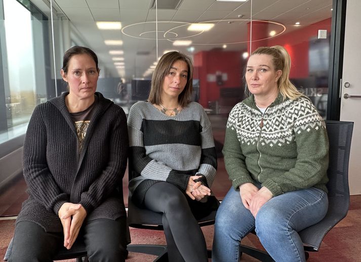 Jóhanna, María og Ingibjörg sækja sér styrk hjá hver annarri og reyna að hjálpast að í erfiðum aðstæðum. Jóhanna og Ingibjörg ætla að halda saman með syni sína til Suður-Afríku á næstu dögum.