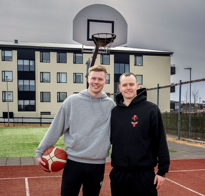 Körfuboltamennirnir og Valsararnir Kristinn Pálsson (t.v.) og Kári Jónsson eru mjög ánægðir með Nutrilenk liðbætiefnin sem hafa hjálpað þeim mikið. Í kvöld, fimmtudagskvöld, verða þeir í eldlínunni þegar Val­ur og Grinda­vík mætast í þriðja leik liðanna í úr­slita­ein­vígi Íslands­móts karla í körfuknatt­leik.