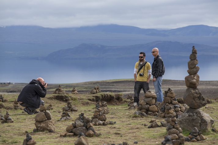 Auknar vísbendingar eru um að sterkt gengi krónunnar sé farið að hafa áhrif á ferðamenn.