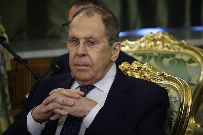 Lavrov sagði í gær að það kæmi ekkert annað til greina en að Rússar og Kínverjar kæmu að því að tryggja öryggi Úkraínu.