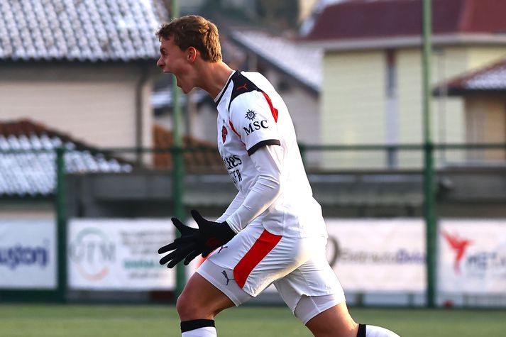 Maximillian Ibrahimovic fagnar marki með AC Milan Futuro, varaliði félagsins, sem spilar í D-deildinni á Ítalíu.