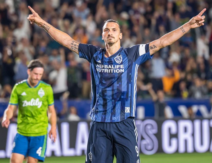 Zlatan fagnar marki í MLS-deildinni.