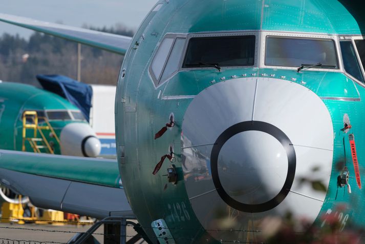 Boeing 737 MAX 8 vél á flugbraut í Renton í Washington.