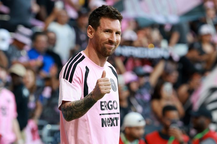 Lionel Messi á nú lítið fótboltafélag í Katalóníu á Spáni. Hann er enn að spila með Inter Miami í Bandaríkjunum.