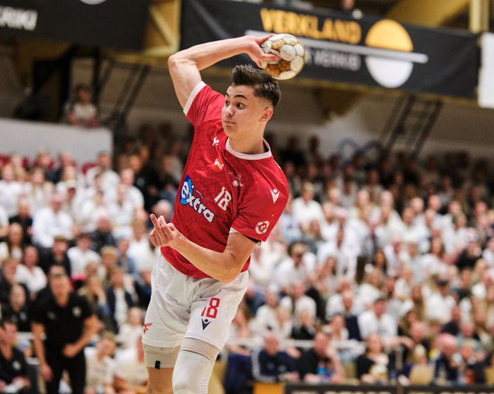 Gunnar Róbertsson, sonur Róberts aðstoðarþjálfara, verður í lykilhlutverki hjá Valsmönnum í kvöld.
