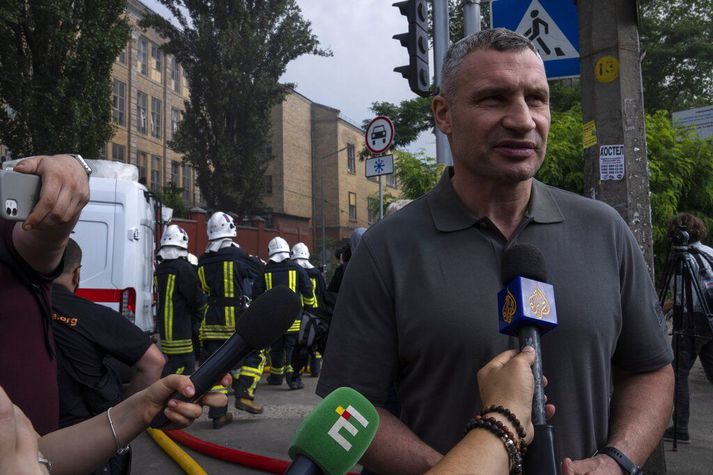 Vitali Klitschko óttast að flytja þurfi borgarbúa á brott rofni allt samband í Kænugarði. 