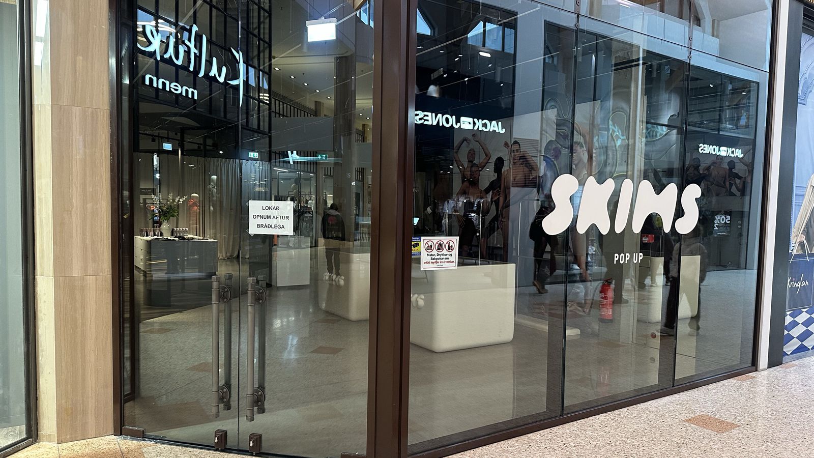 Allt upp­selt og skellt í lás hjá Skims