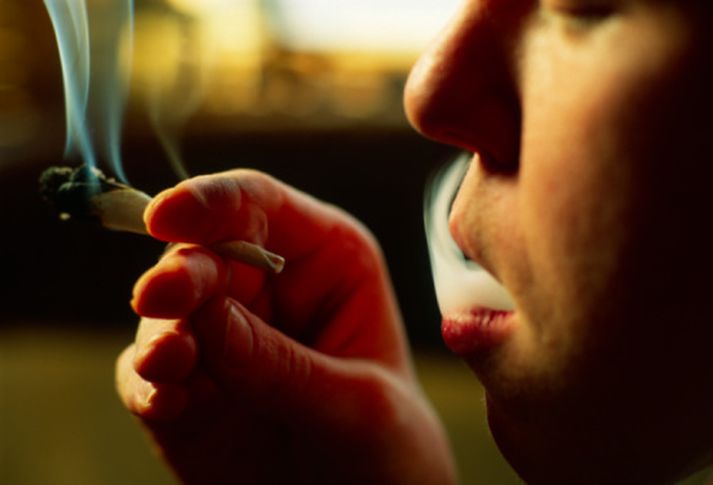 Segja má að almenn sé fólk á móti lögleiðingu kannabisreykinga.