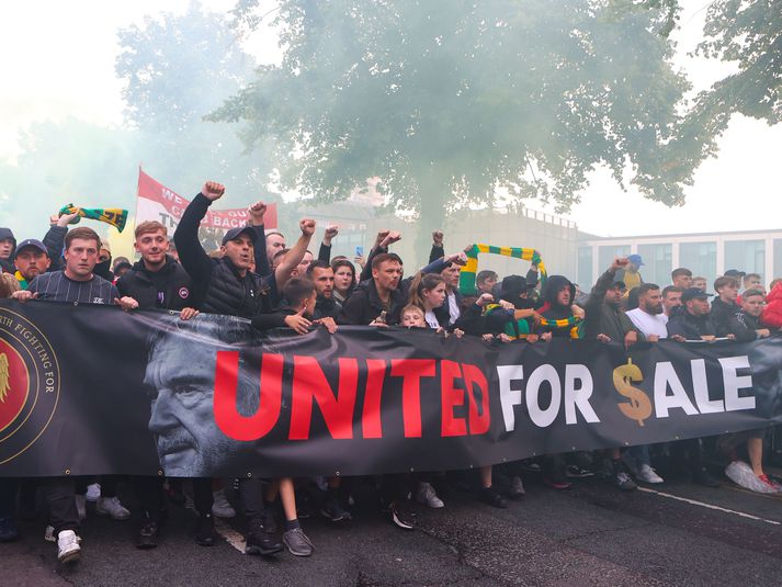 Stuðningsmenn Manchester United hafa margoft mótmælt eignarhaldi Glazer-fjölskyldunnar á félaginu.  Gangi salan á því ekki í gegn má búast við mikilli óánægju.