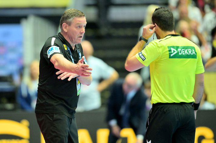 Alfreð Gíslasyni varð á í messunni undir lok leiks Þýskalands og Serbíu á Evrópumótinu í handbolta.