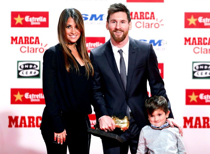 Lionel Messi með eiginkonu sinni Antonella Roccuzzo og syni þeirra Thiago.