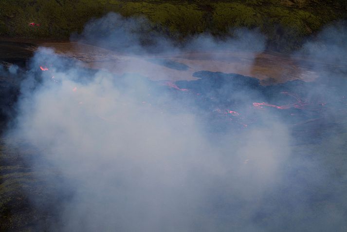 Vindur gæti fært brennisteinsdíoxíð frá eldstöðvunum á Reykjanesi yfir höfuðborgina og valdið svifryksmengun í dag og á morgun.