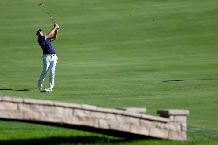 Scottie Scheffler hefur leikið fyrstu tvo hringin á fjórum höggum undir pari á Canadian Open.