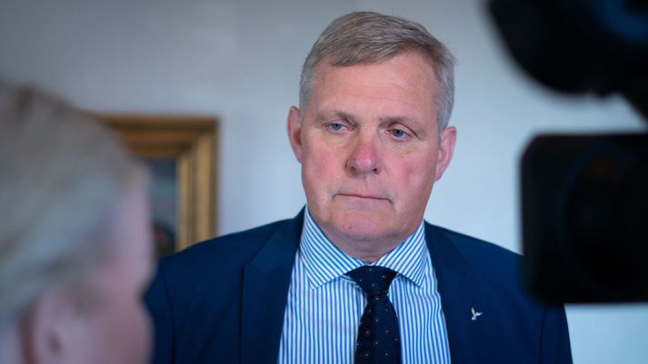 Jón Gunnarsson hefur miklar áhyggjur af fjölgun mála þar sem hnífar koma við sögu. Þá vill hann herða vopnalöggjöfina.