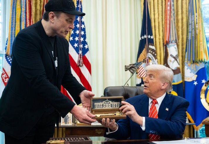 Donald Trump, forseti Bandaríkjanna, fékk sérstakan lykil afhentan þegar hann lauk störfum fyrir ríkisstjórn Bandaríkjanna. 
