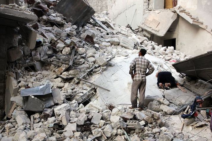 Eyðilegging Frá borginni Aleppo í Sýrlandi þar sem sprengjur hersins hafa kostað nærri tvö þúsund lífið.