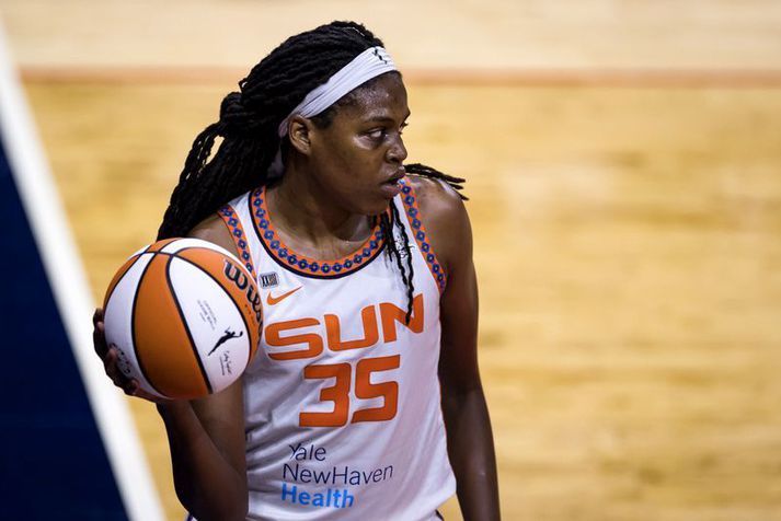 Jonquel Jones hefur spilað frábærlega með liði Connecticut Sun en er nú komin upp að vegg í úrslitakeppninni í WNBA deildinni.