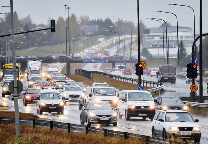 Umferðarslysum sem ungir ökumenn eiga aðild að hefur farið fækkandi undanfarin ár þrátt fyrir umtalsvert aukna umferð.