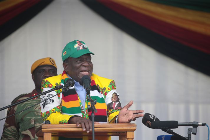 Emmerson Mnangagwa, forseti Simbabve, hefur boðað til kosninga í júlí.