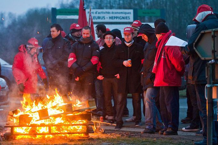 Allsherjarverkfall hófst í Belgíu í gær til að mótmæla aðhaldsaðgerðum vegna skuldastöðu landsins. Fréttablaðið/ap