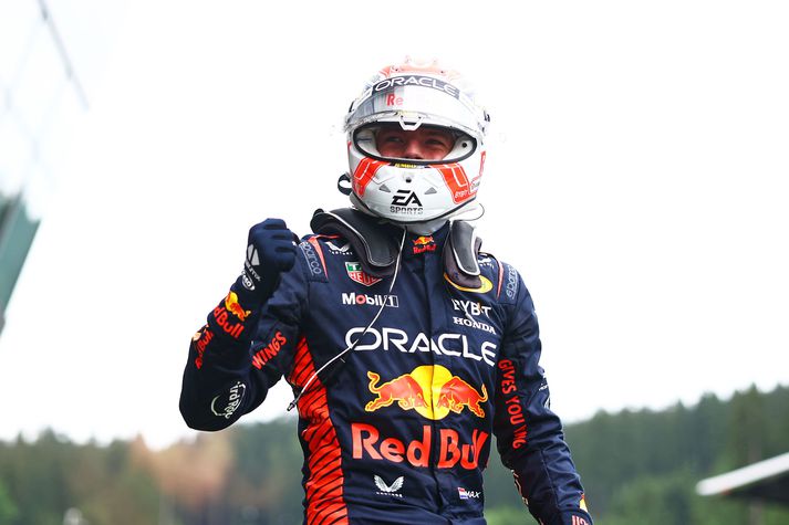 Verstappen fagnar sigrinum í dag.