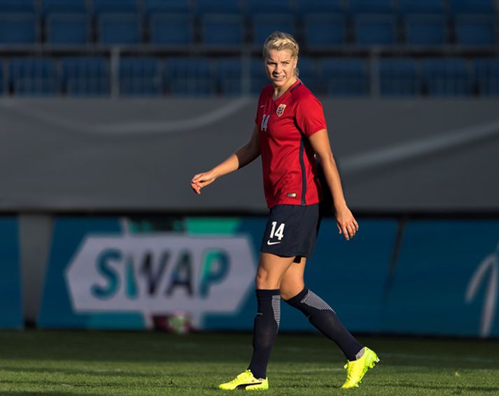 Ada Hegerberg er sóknarmaður í norska landsliðinu sem andstæðingarnir þurfa að hafa góðar gætur á.
Sóknarmaður
Noregi
Lyon
21 árs
57 landsleikir
36 mörk
Leikmaður ársins 2017 hjá BBC. Leikmaður ársins hjá UEFA árið 2016. Skoraði fleiri mörk í keppnum á vegum UEFA árið 2016 en Cristiano Ronaldo. Valin í úrvalslið FIFA 2016 og var íþróttamaður ársins í Noregi 2016.