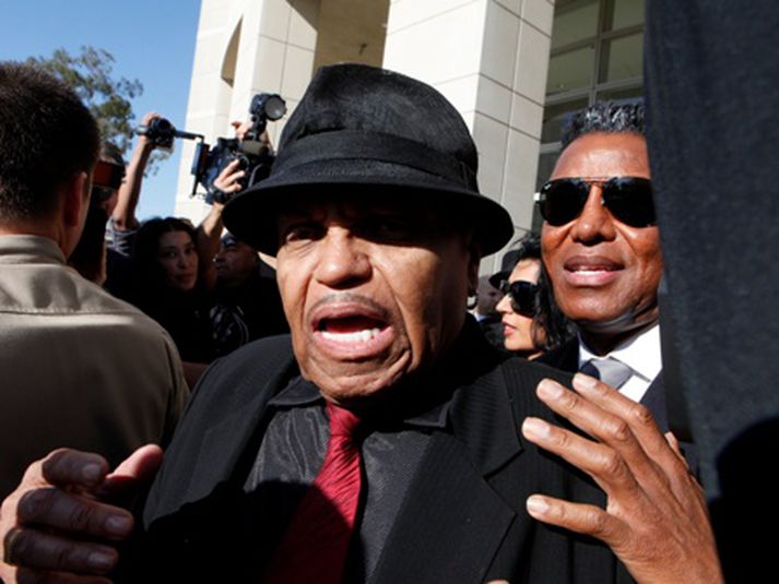 Joe Jackson fyrir utan dómsalinn í gær. Mynd/AP