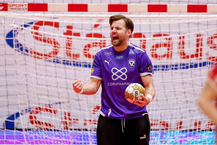Daníel Freyr Andrésson varði nær helming þeirra skota sem hann fékk á sig í viðureign ÍR og FH í kvöld.