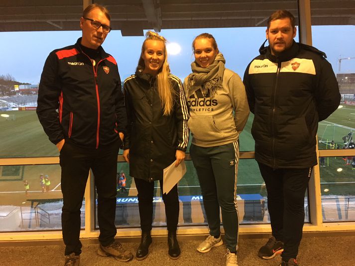 Elísa og Margrét Lára ásamt þjálfara sínum, Pétri Péturssyni