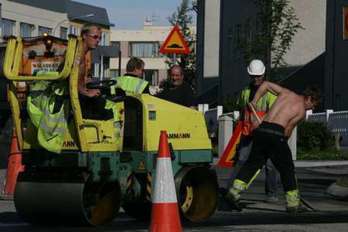 Búast má við töfum á Reykjanesbraut næstu daga. Myndin er frá malbikunarframkvæmdum í Reykjavík.